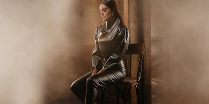 ELİF BUSE DOĞAN'DAN YÜREKLERE DOKUNACAK BİR AKUSTİK